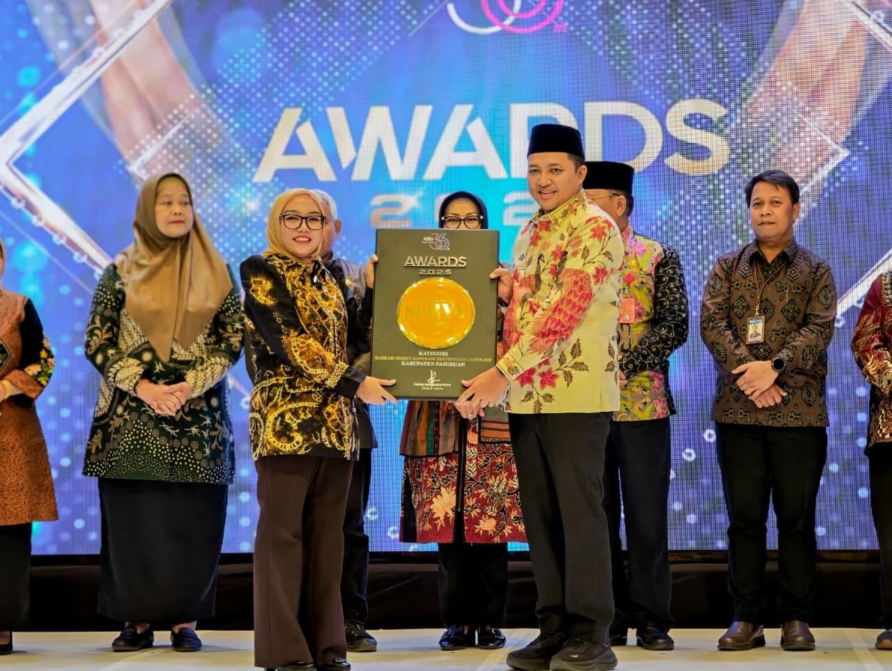 Jadi Daerah Koperasi dan Omzet Terbanyak, Pemkab Pasuruan Sabet Dua Penghargaan Dari Harian Surya