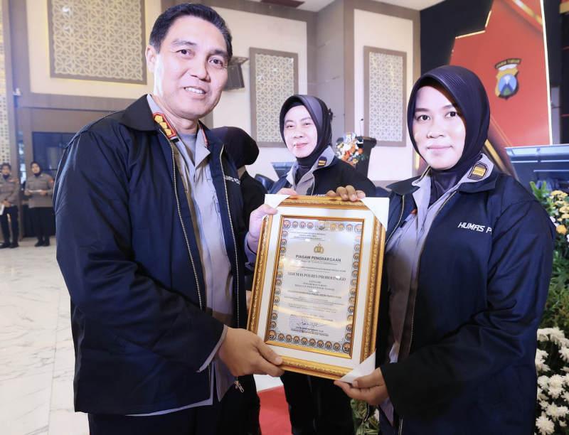 Penghargaan-kehumasan-polres-probolinggo.jpg