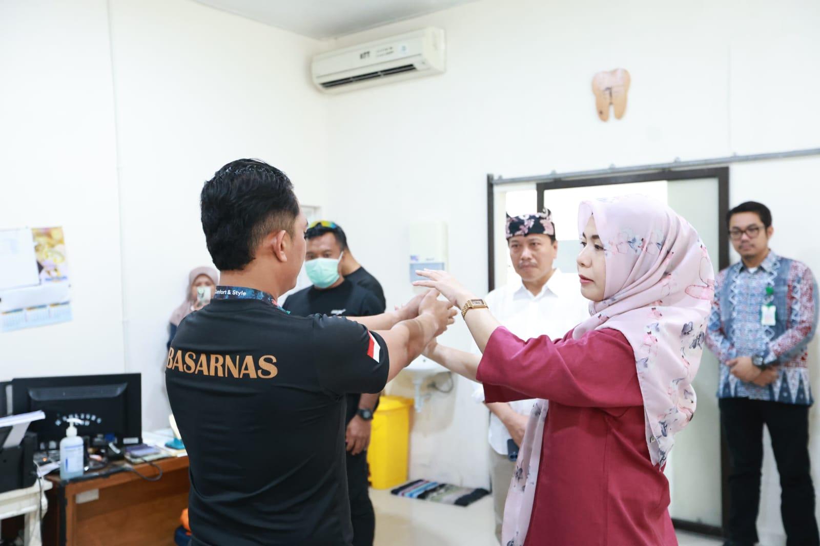 Jelang Pencarian Bawah Laut Korban KMP Tunu Pratama Jaya, Tim Penyelam Periksa Kesehatan