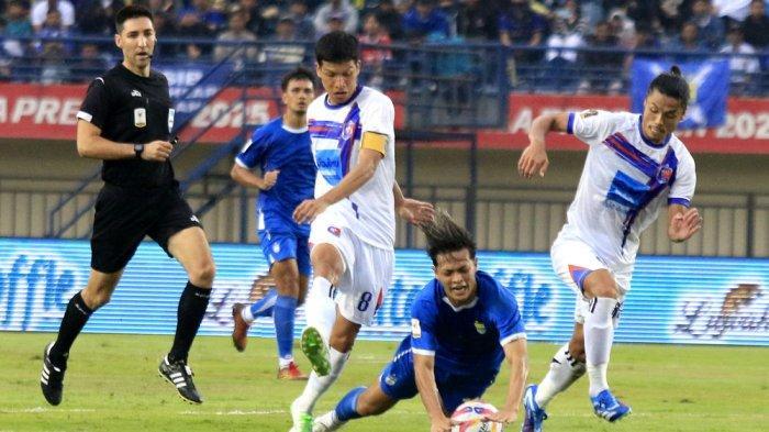 Persib-Bandung-menghadapi-Port-FC-dalam-laga-Piala-Presiden-2025.jpg