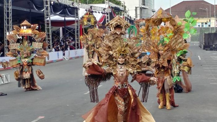 Peserta-Defile-Jember-di-JFC-2024-Minggu-482024.jpg