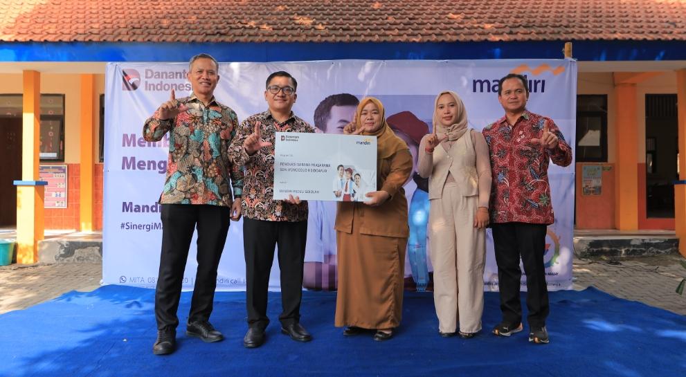 Program-Mandiri-Peduli-Sekolah-menyasar-SDN-Wonocolo-4-Taman-Sidoarjo.jpg