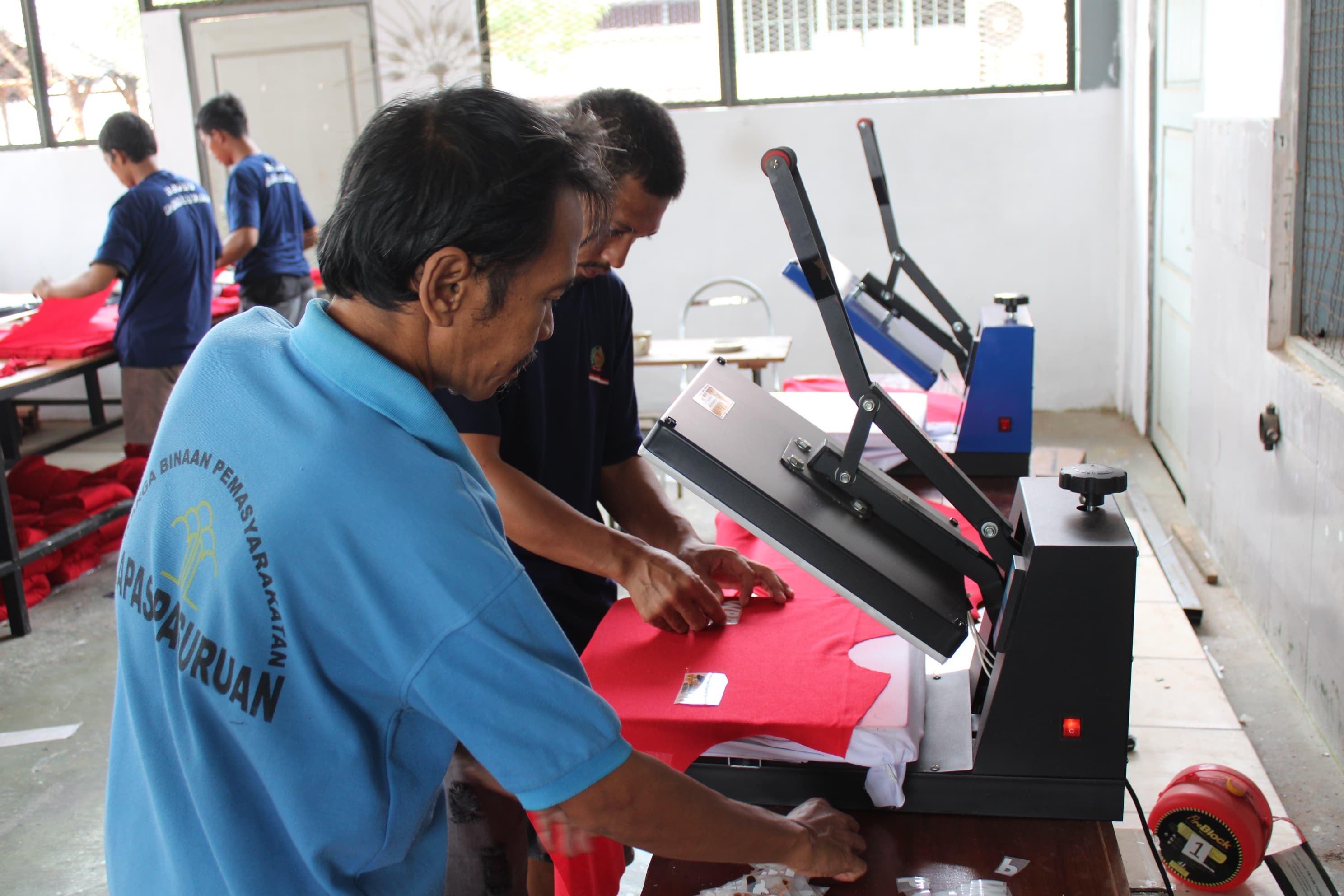 Program Pembinaan Kemandirian WBP Berhasil, Lapas Pasuruan Terima Pesanan Ribuan Kaos