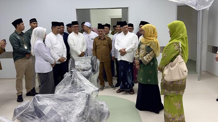 RUMAH-SAKIT-Gubernur-Jawa-Timur-Khofifah-Indar-Parawansa-saat-meninjau-RSNU.jpg