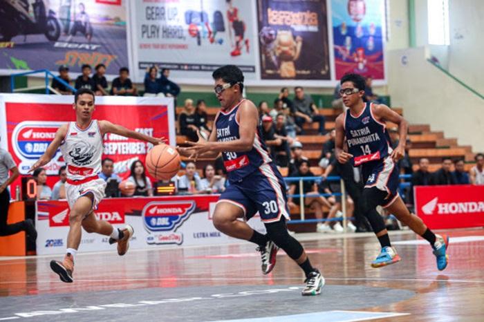 SERU-Tim-SMAN-2-Lumajang-saat-tampil-di-turnamen-Honda-DBL.jpg