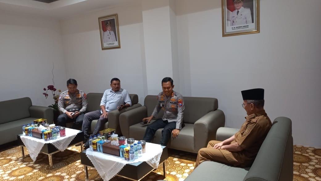 SILATURAHMI-Suasana-silaturahmi.jpg