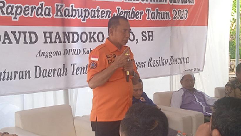 Sekretaris-BPBD-Jember-Heru-Widagdo-memaparkan-62-pasal.jpg