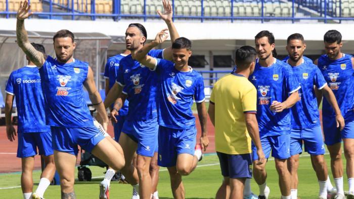 Skuad-Persib-Bandung-menjalani-latihan-resmi.jpg