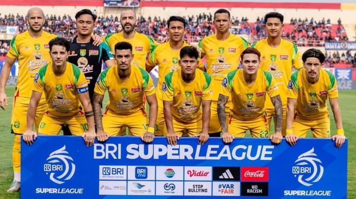 Skuad-utama-Persebaya-menghadapi-tuan-rumah-PSIM-Yogyakarta.jpg