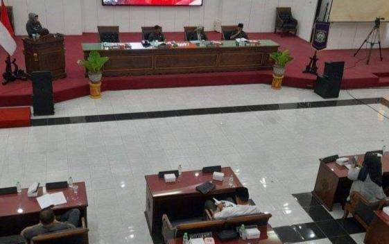Suasana-sidang-DPRD-lumajang.jpg