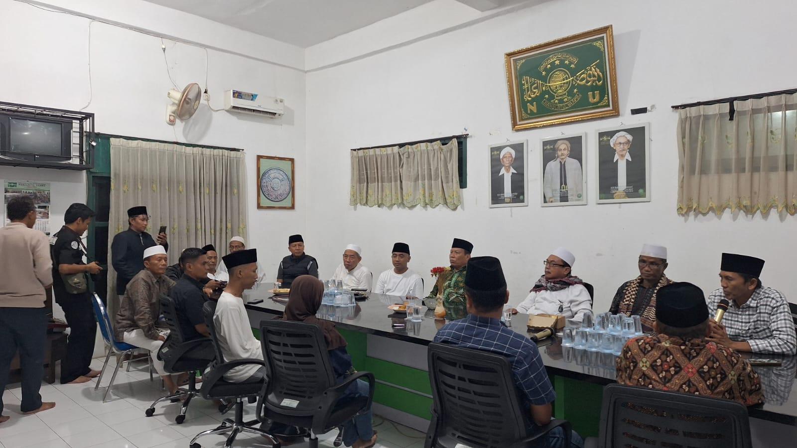 Sultan-Alif-Muhammad-Fadillah-26-mendatangi-kantor-PCNU-Kota-Probolingg-Selasa-22102025.jpg