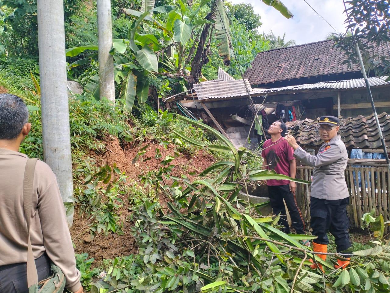 Longsor Timpa 11 Rumah di Sambit Ponorogo, Tidak Ada Korban Jiwa