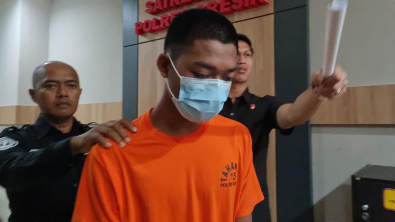 Tersangka-di-polres-Gresik.jpg