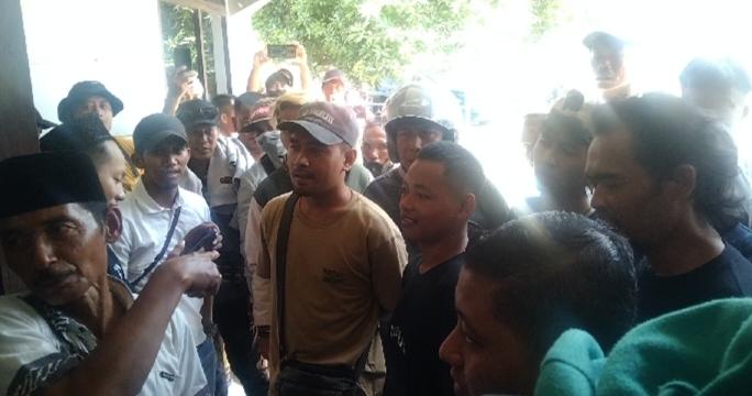 Penumpang Kepulauan Sapudi Terlantar di Situbondo, Desak Tambahan Kapal