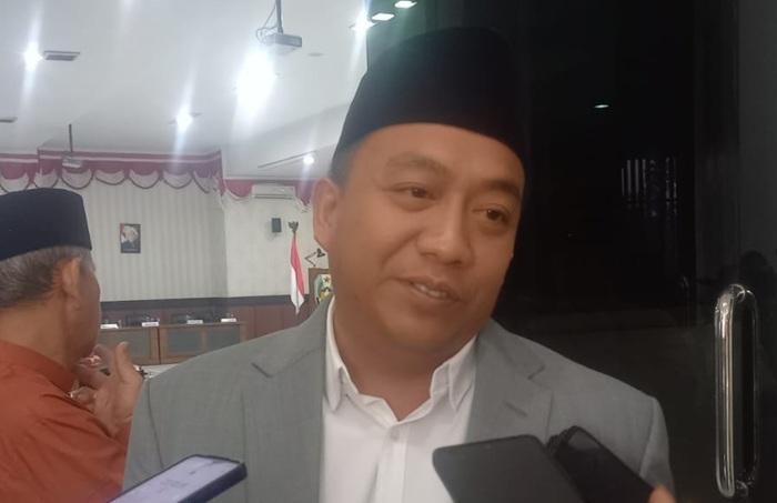 bupati-rio-situbondo-kebiajakan.jpg