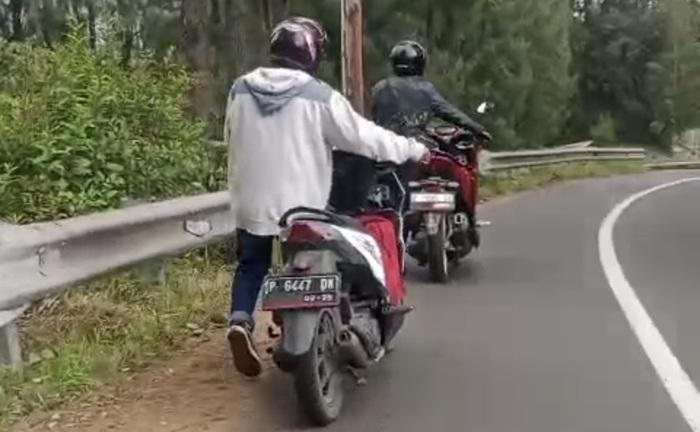 dorong-motor-matic-wisata-bromo.jpg
