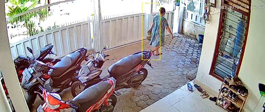 Emak-Emak Berdaster Maling Elpiji di Surabaya, Tabung Terpasang Regulator dan Dirantai Gembok Amblas