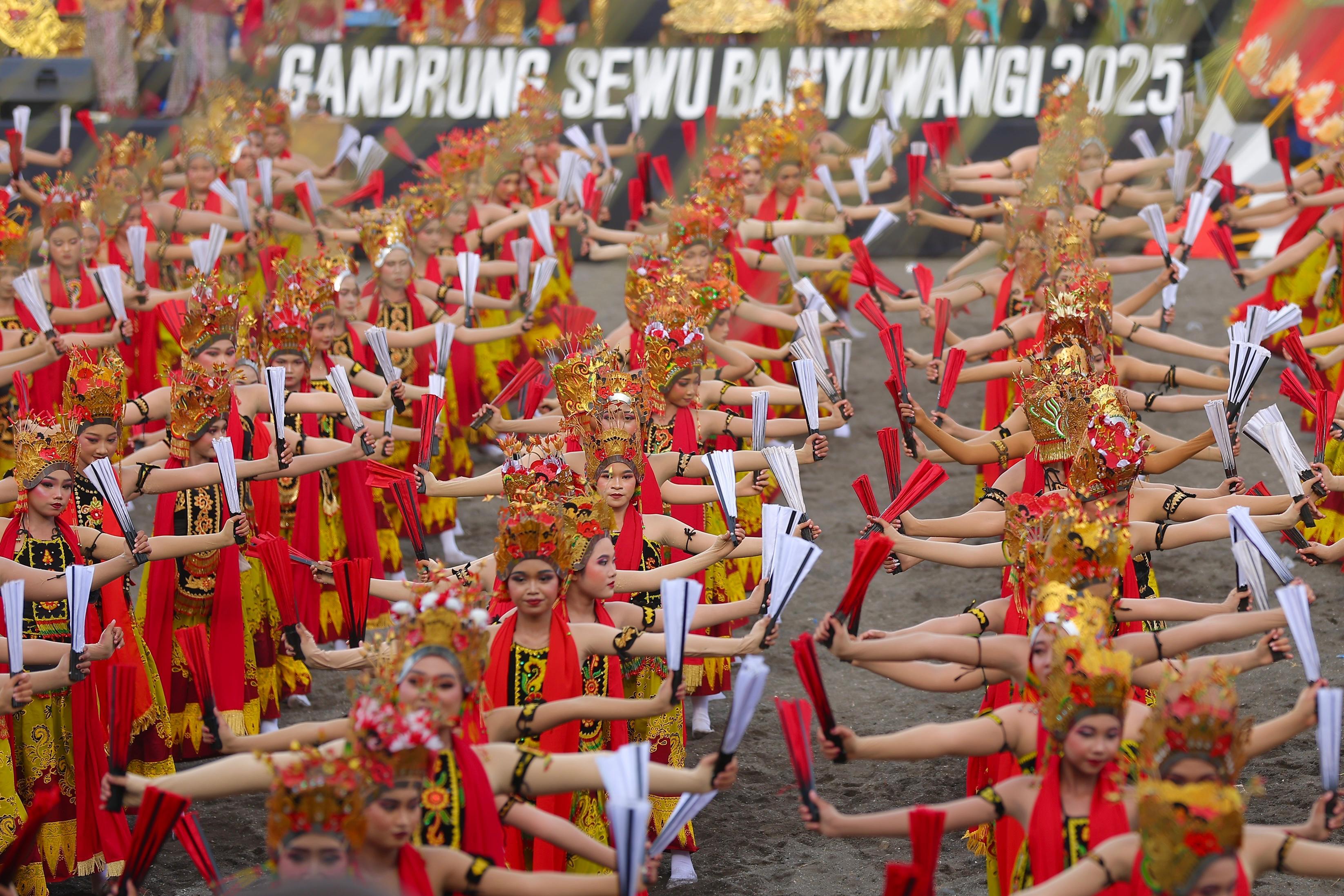 gandrung-sewu-2025-ikonik.jpg