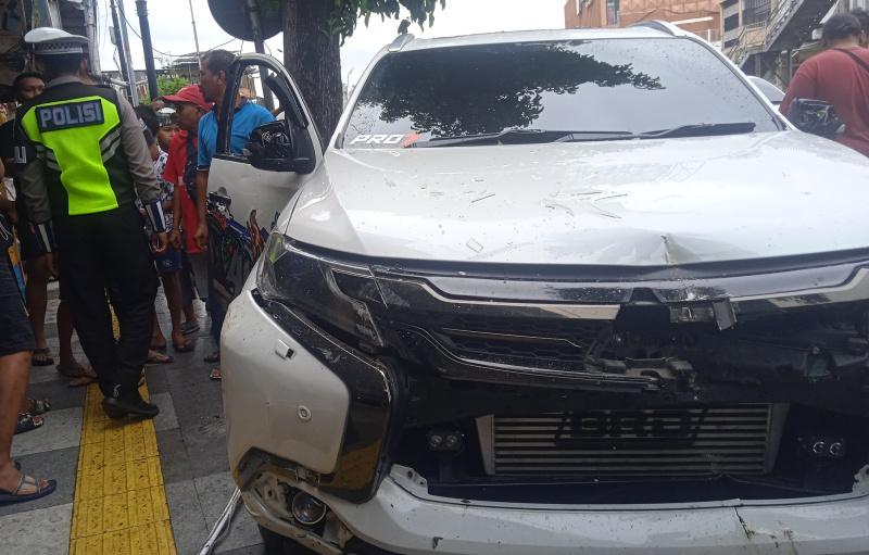 pajero-tabrak-toko.jpg