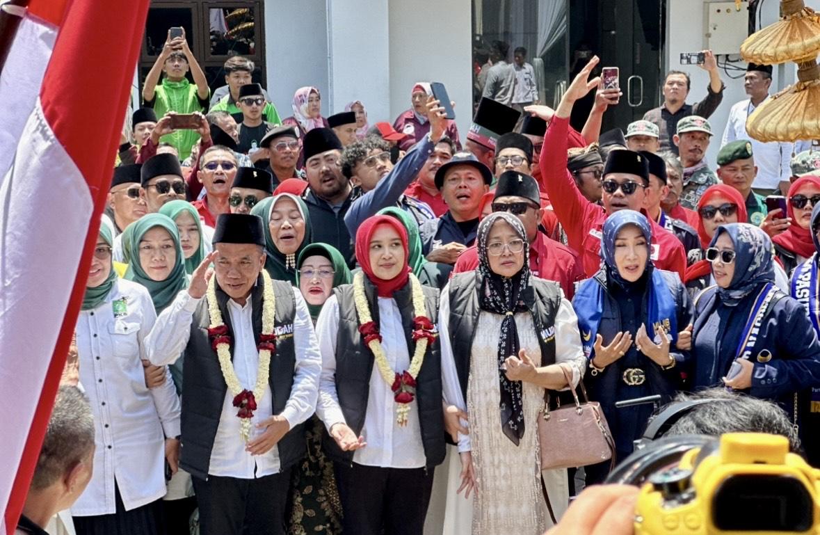 pendaftaran-Gus-Mujib-Ning-Wardah-di-KPU-Kabupaten-Pasuruan.jpg