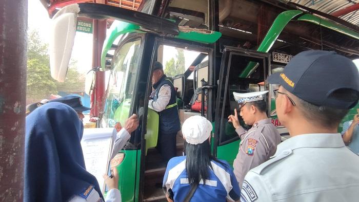 Tim Gabungan Lakukan Ramp Check di Terminal Bayuangga Probolinggo, Puluhan Bus Dinilai Layak Jalan
