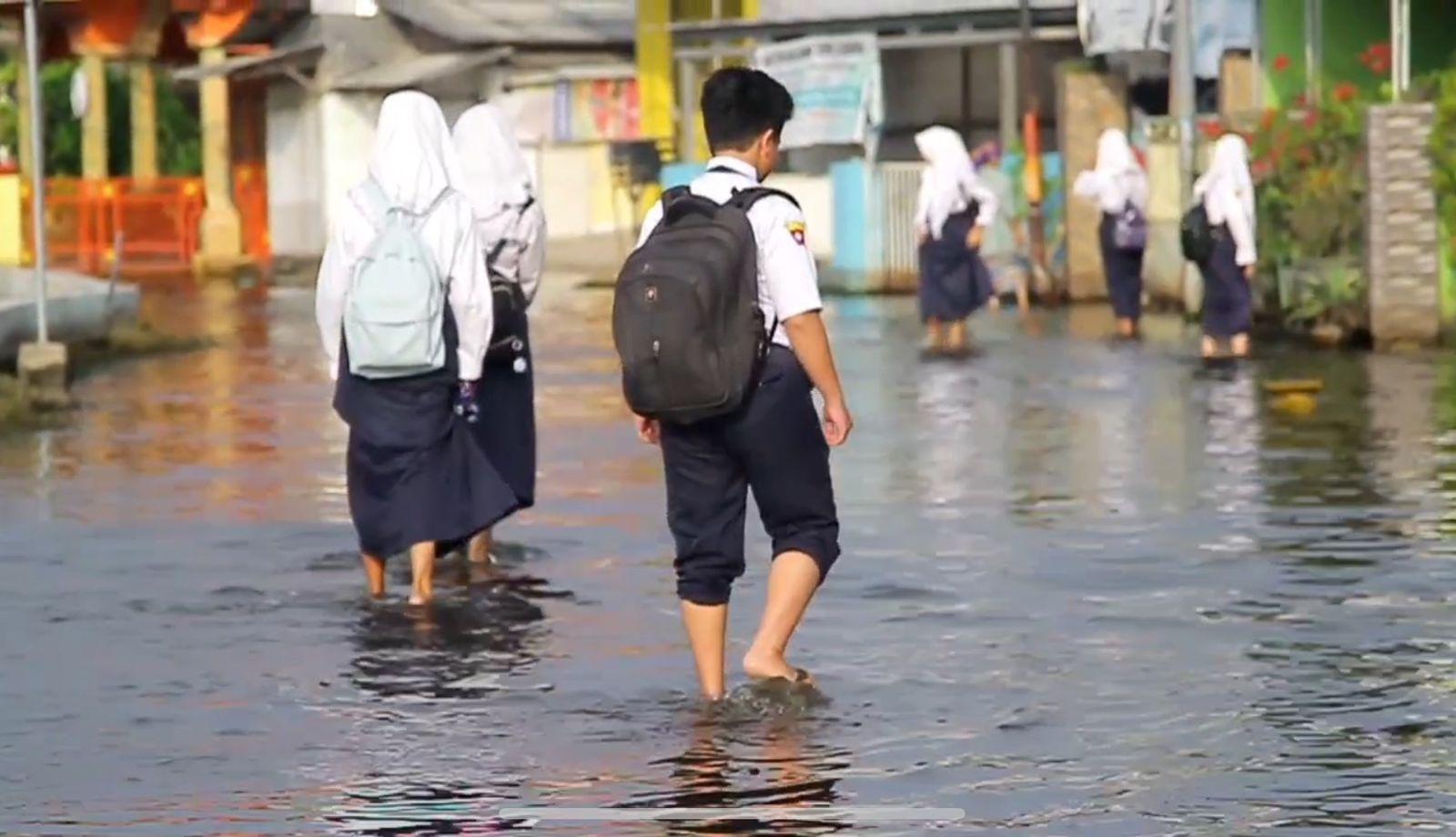 sekolah-banjir-sidoarjo.jpg