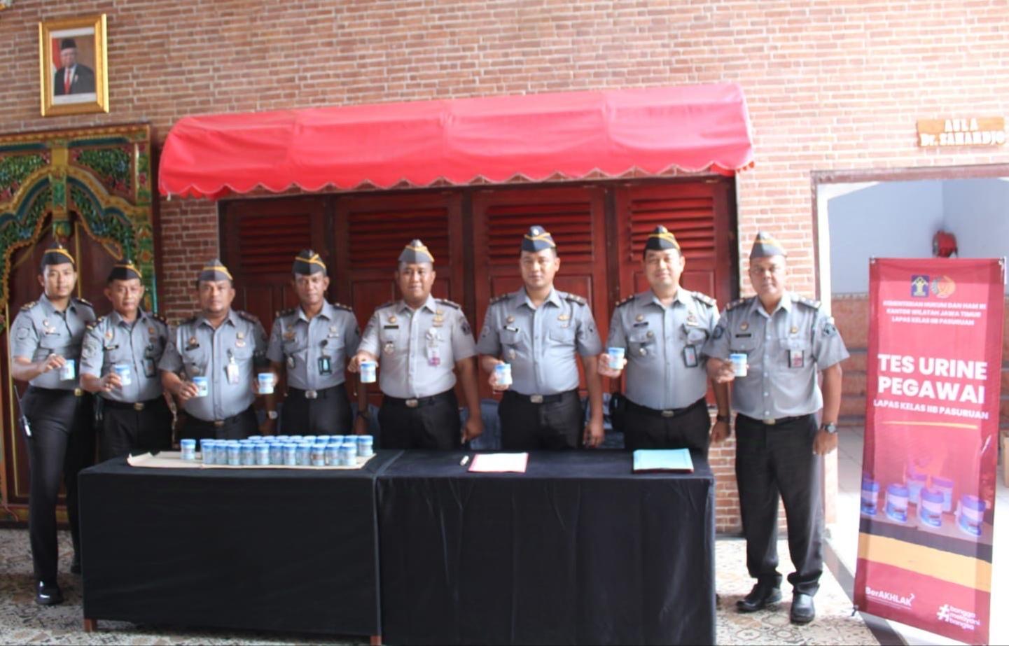 tes-urine-pegawai-Lapas-Pasuruan.jpg