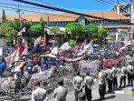 Aksi-depan-DPRD-jatim.jpg
