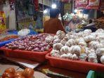 Aktifitas-Pedangan-di-Pasar-Tanjung-Jember-saat-Ramadan.jpg