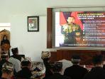Banyuwangi-Ipuk-Fiestiandani-menggelar-rapat-koordinasi.jpg