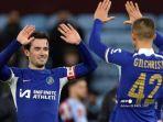 Bek-Chelsea-Inggris-21-Ben-Chilwell-Kiri-merayakan-dengan-bek-Chelsea-Inggris-42-Alfie-Gilchrist.jpg