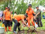 Bupati-Hendy-lakukan-penghijauan-di-Perkebunan-Kali-Jompo-Jember.jpg