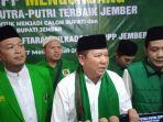 Bupati-Hendy-saat-daftar-Pilkada-2024-di-DPC-PPP-Jember.jpg