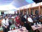 Bupati-Ipuk-saat-menghadiri-haul-KH-Askandar.jpg
