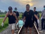 EVAKUASI-Proses-evaluasi-korban-tertabrak-kereta-api.jpg