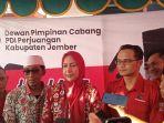 Faida-usai-kembalikan-formulir-Pendaftaran-Cabup-2024-di-DPC-PDIP-Jember.jpg