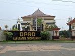 Gedung-DPRD-probolinggo-kab.jpg