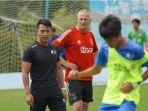 Harry-Sinkgraven-kandidat-pelatih-baru-Persib-Bandung.jpg