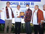 Imam-Jauhari-berfoto-bersama-jajaran-Komisi-III-DPR-RI-Kamis-1132023.jpg
