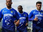 Joel-Vinicius-dan-Wander-Luiz-mengikuti-sesi-latihan-Persib-Bandung.jpg