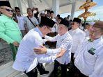 KH-Mujib-Imron-atau-Gus-Mujib-saat-mendaftar-ke-Kantor-DPC-PKB-Kabupaten-Pasuruan.jpg