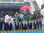 KMP-Wicitra-Dharma-membawa-ratusan-pemudik-gratis-dari-Pelabuhan-Jangkar.jpg