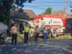 Kecelakaan-truk-tangki-Pertamina-menabrak-rumah-di-Banyuwangi-Jumat-1272024.jpg
