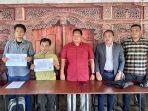 Kepala-Desa-Orobulu-dan-penasehat-hukumnya.jpg