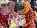Ketua-DWP-KSOP-Panarukan-serahkan-bantuan-buku-bacaan-ke-PAUD-Melati-Panarukan-Situbondo.jpg