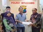 Ketua-Palopor-H-Ismail-didampingi-lBH-Mitra-Satri-saat-melapor-ke-Mapolres-Situbondo.jpg