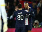 Kylian-Mbappe-dan-Lionel-Messi-merayakan-gol-dalam-pertandingan-PSG-vs-Lens.jpg