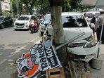 Mobil-Tabrak-pohon-di-kota-Malang.jpg