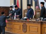 PARIPURNA-Bupati-Pasuruan-Rusdi-Sutejo-dan-Wakil-Bupati-KH-Shobih.jpg