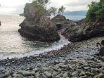 Pantai-Lembah-Watu-Pawon-di-Desa-Nglebeng-Kecamatan-Panggul-Kabupaten-Trenggalek.jpg